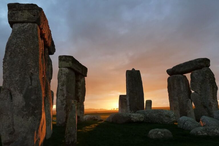 Facts About Stonehenge – A Look at Stonehenge History