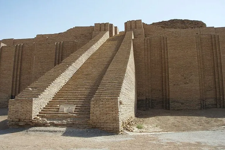 Ziggurat of Ur – The History of the Ziggurat Buildings